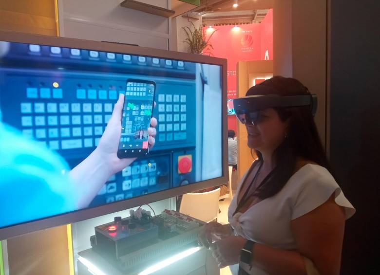 En Andicom 2022, Microsoft compartió muestras de las que serían las aplicaciones de la realidad aumentada en la industria, una tecnología a la que le apunta con fuerza. FOTO CORTESÍA.