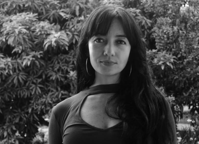 Una mujer, su canto, un río, el país