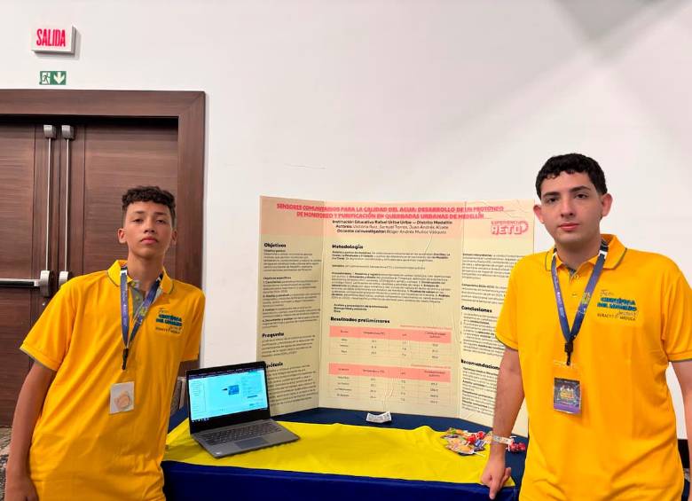 Los estudiantes de grado once lograron llevar a un escenario internacional su proyecto que nació en un aula de un colegio en La América. FOTO: ALCALDÍA DE MEDELLÍN