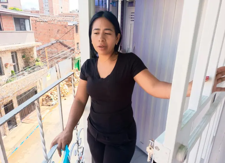 Isabel Lugo aún no comenzaba a empacar este martes. Dice que no tiene para dónde irse. FOTO: NÉSTOR LÓPEZ 