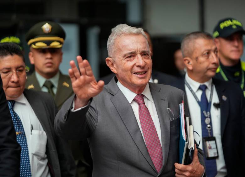 El expresidente Uribe fue condenado en primera instancia a 12 años de prisión domiciliaria. La defensa alega irregularidades por parte del juzgado. FOTO Xinhua