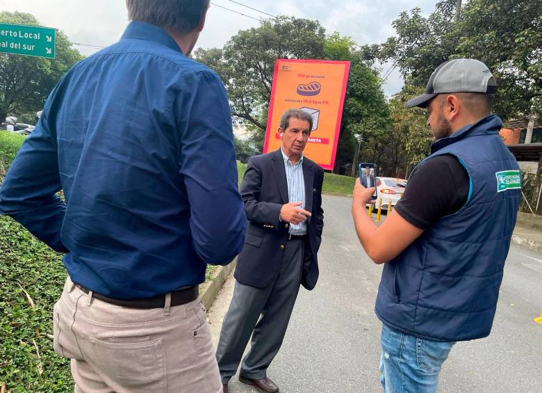 El presidente de Fedegán, José Félix Lafaurie, le reclamó al alcalde de Medellín, Daniel Quintero por una valla en contra de la ganadería. FOTO cortesía