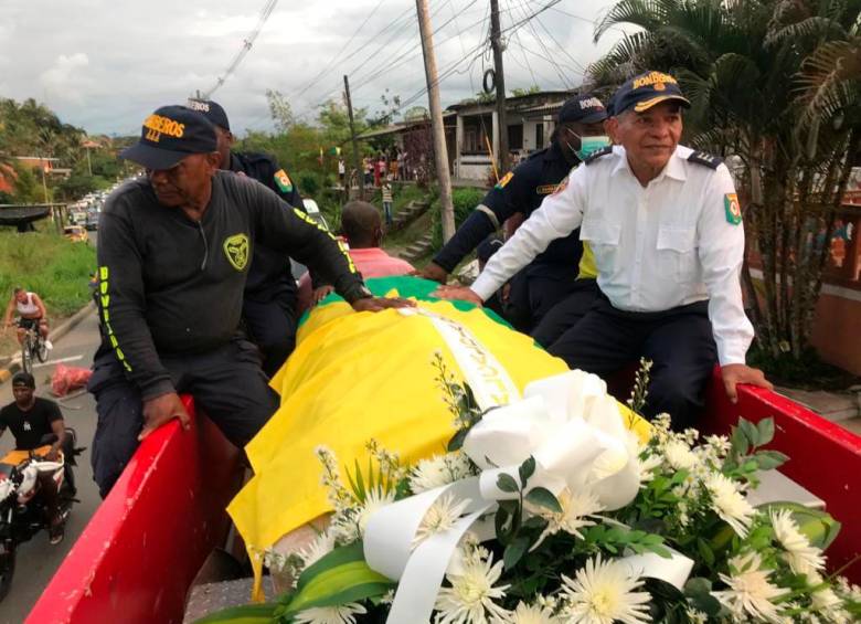 El cuerpo sin vida de Freddy Rincón fue trasladado a Buenaventura donde los aficionados le dieron el último adiós al exvolante. FOTO CORTESÍA ALCALDÍA DE CALI 