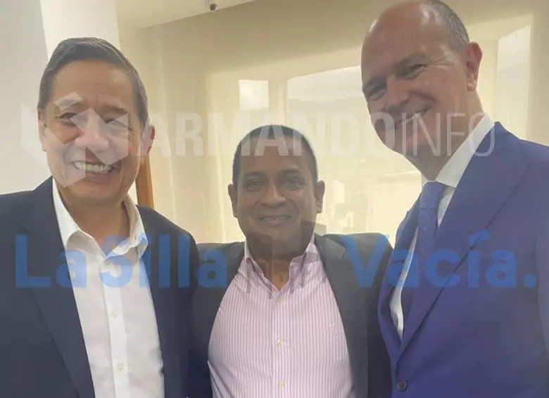 Ricardo Roa y Manuel “Manel” Grau Pujadas aparecen en la foto con funcionarios del régimen de Nicolás Maduro. FOTO: <i>La Silla Vacía</i> y <i>Armando.info</i>