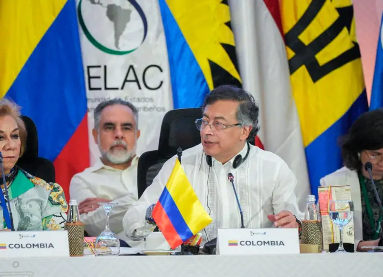 El presidente Petro estuvo en el acto en compañía de Armando Benedetti y de Rosa Villavicencio. Foto;: Cortesía Presidencia de la República.