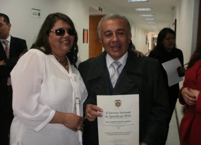 Su esposo, que también era ciego, perdió la vida tras ser arrollado por un bus de transmilenio en Bogotá. FOTO cortesía