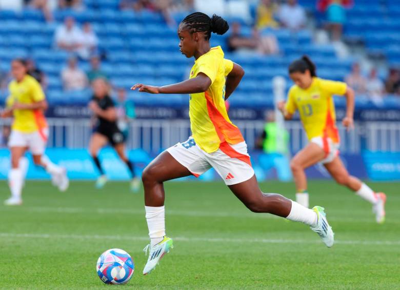 La futbolista vallecaucana Linda Caicedo, de 19 años, fue una de las que mejor jugó en el duelo contra el seleccionado canadiense. Remató varias veces al arco del rival, pero le faltó efectividad para marcar. . FOTO: GETTY