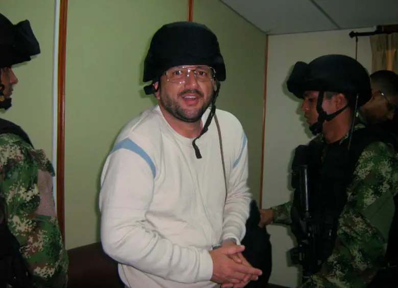 Este fue el momento del traslado de Carlos Jiménez (“Macaco”) a una fragata de la Armada, en 2007. FOTO: COLPRENSA.