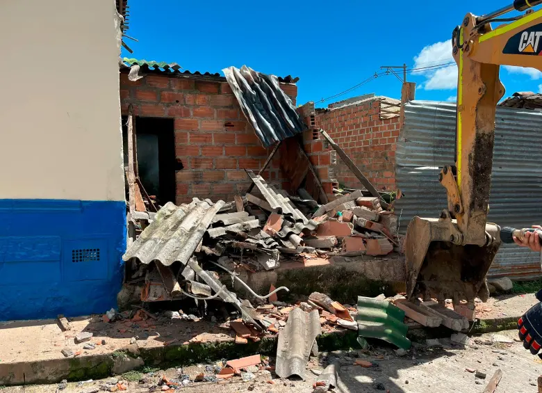 Esta fue una de las tres propiedades derribadas de manera conjunta entre la Gobernación de Antioquia, la Policía Antioquia y la Alcaldía de Abejorral, dentro de la estrategia contra la delincuencia en el departamento. FOTO: CORTESÍA GOBERNACIÓN DE ANTIOQUIA