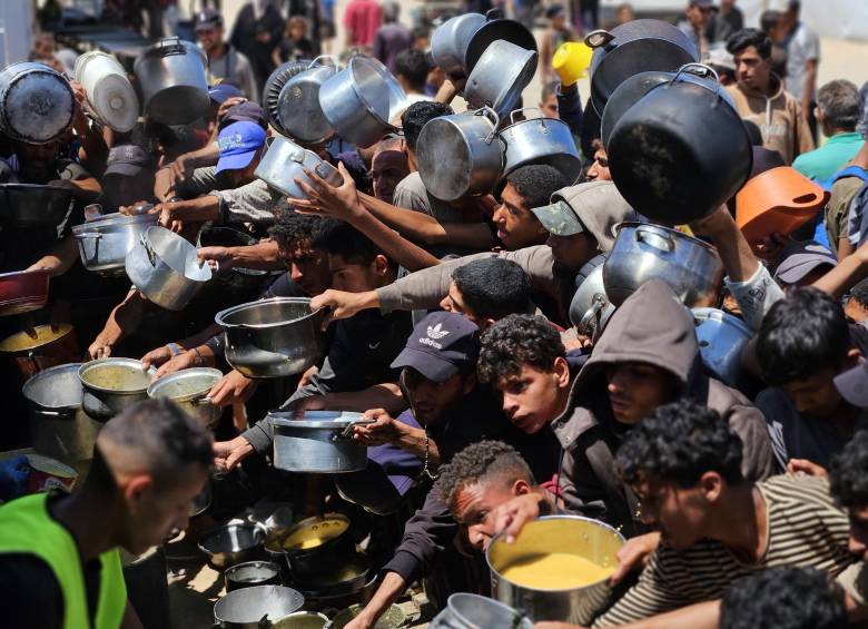 La crisis de hambre en la Franja de Gaza ha llegado a límites insospechados; los periodistas que están en la zona aseguran que solo se come una vez al día. Foto: Hani Alshaer / Getty Images. 