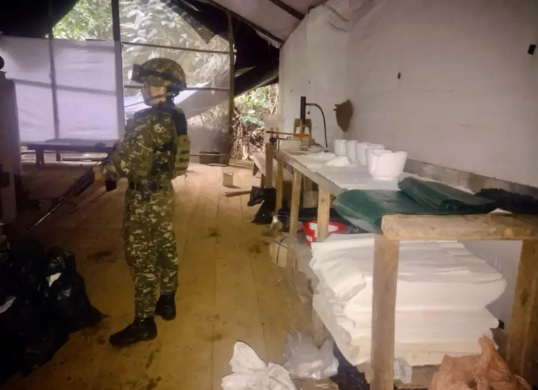 Este era el megalaboratorio donde el grupo criminal Clan del Golfo producía la droga. FOTO: EJÉRCITO NACIONAL