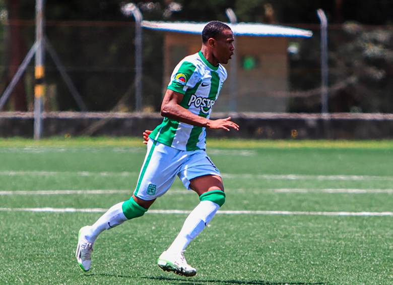 Las últimas transferencias de jóvenes de Nacional: Andy Batioja (izquierda), Óscar Perea (arriba), Edier Ocampo (centro) y Andrés Salazar (derecha). Batioja no jugó con la plantilla profesional. FOTOs naloficial y EC