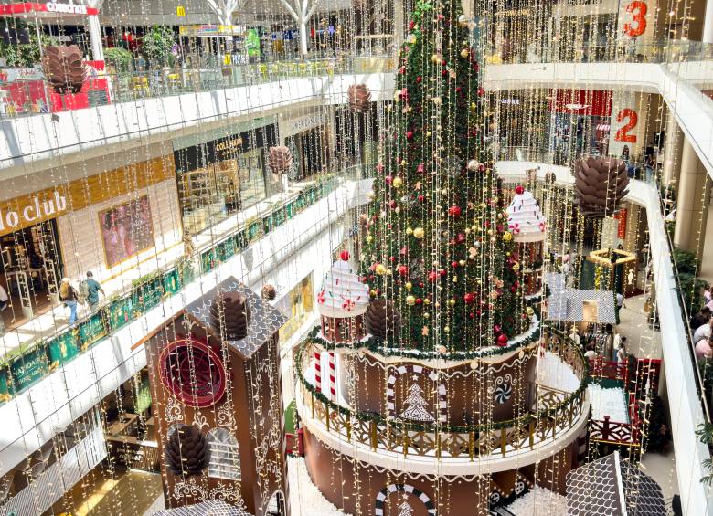 Centro comercial Viva Envigado. Desde finales de noviembre, estos lugares han preparado una variada programación que combina la tradición con la innovación. Foto: Camilo Suárez Echeverry