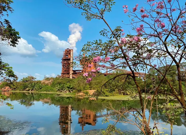 Instalaciones de Cerro Matoso en Córdoba, cuya operación depende del suministro continuo de gas natural para mantener activos sus hornos de producción de ferroníquel. FOTO cortesía Cerro Matoso