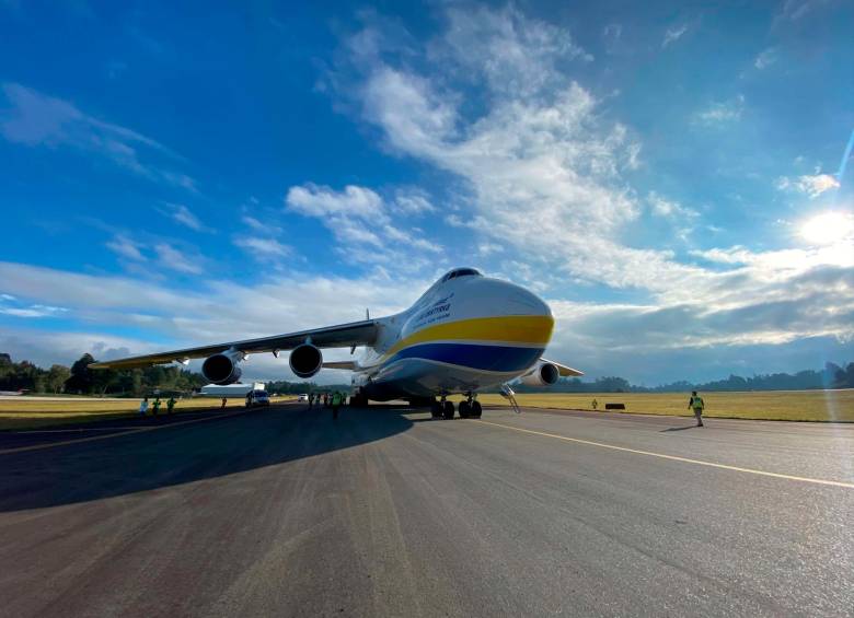 El Antonov-124 que ha aterrizado dos veces en Antioquia pertenece a Ucrania y es uno de los 25 que todavía están en operación. FOTO: CORTESÍA
