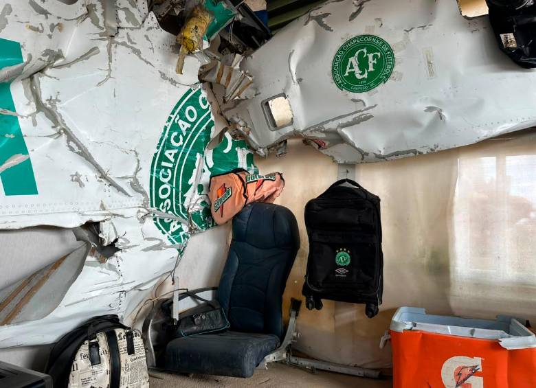 En el museo que tiene Albeiro Valencia Tabárez están las partes originales del avión de LaMia en el que viajaban los futbolistas del Chapecoense. Foto: Andrés Duque Gutiérrez