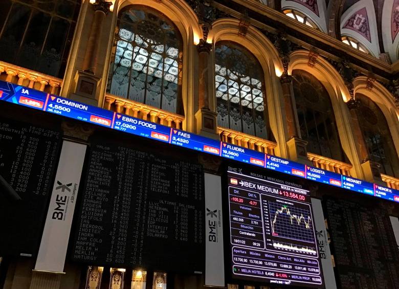 En los mercados internacionales el precio del petróleo repuntó, por tensiones internacionales. FOTO EFE