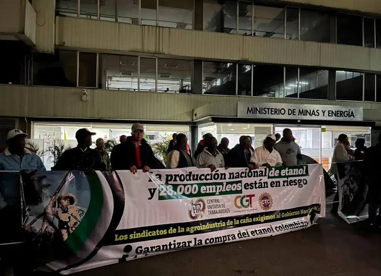 Manifestantes exigen la instalación de una mesa de diálogo. FOTO TOMADA DE X (@JeissonfVera).