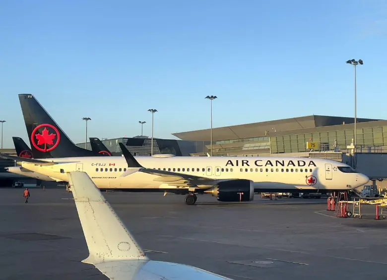 La escasez de combustible de aviación en Cuba obligó a varias aerolíneas internacionales a suspender o reprogramar sus vuelos hacia la isla. FOTO: AFP.