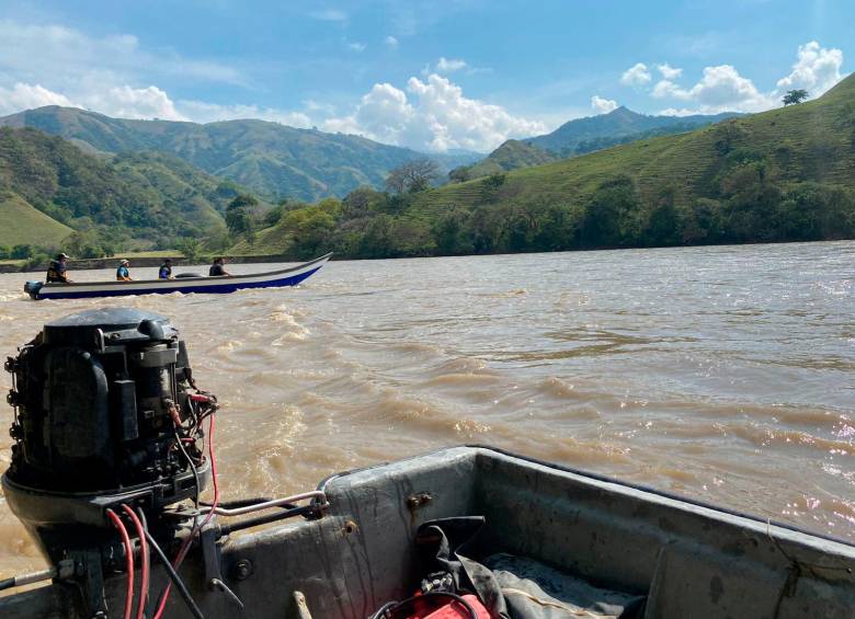 La atención del incidente es liderada por las autoridades regionales y apoyada por los bomberos de Betulia, Santa Fe de Antioquia, Olaya, Sabanalarga y Anzá. FOTO: CORTESÍA DAGRAN