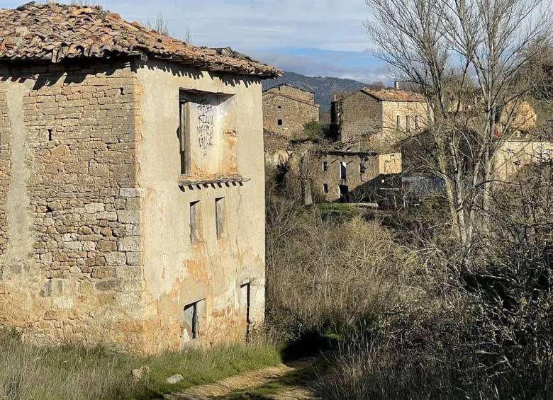 Bárcena de Bureba, en la provincia española de Burgos, permaneció abandonado desde la década de 1970 y ahora busca recuperar habitantes a través de un modelo de vida sustentable y comunitario. FOTO: Destino Burgos.