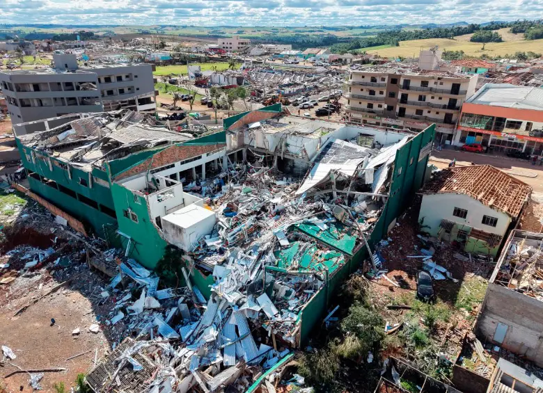 Una vista aérea muestra la destrucción causada por un tornado que azotó la ciudad de Rio Bonito do Iguaçu, en el estado brasileño de Paraná. Foto;: Afp