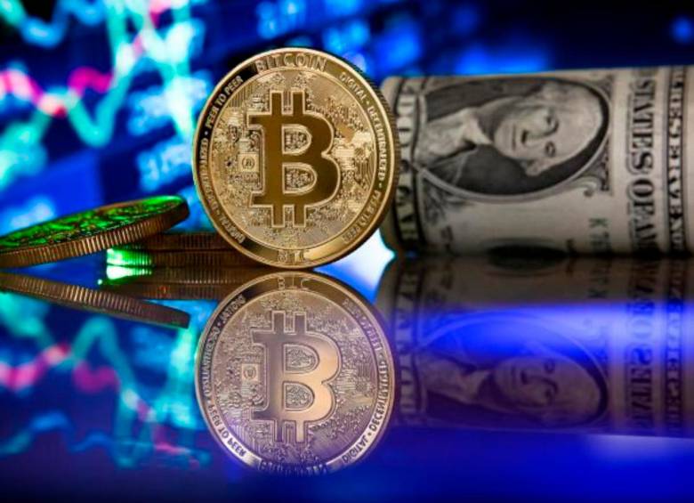 El Bitcóin no tocaba valores por el orden de los US$31.000 desde julio de 2021. FOTO: EFE.