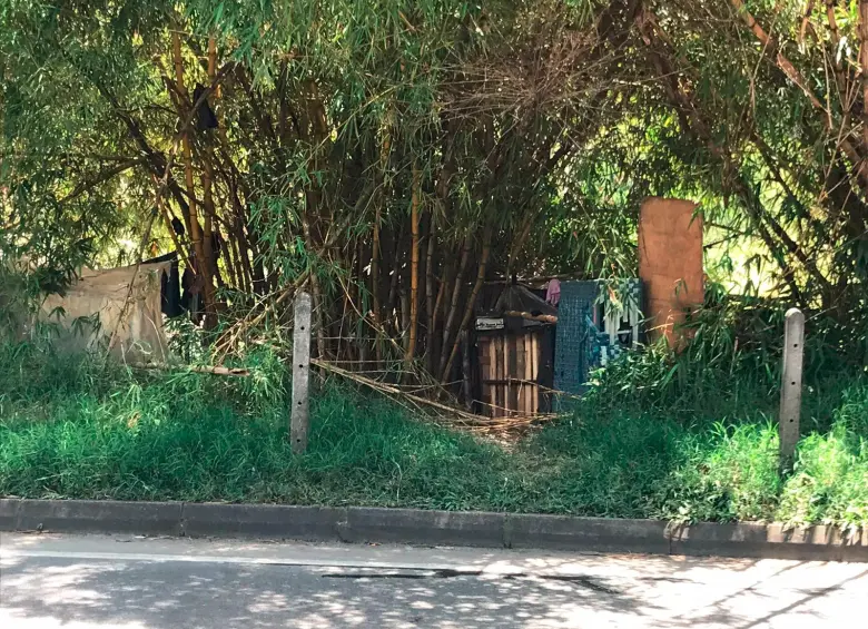 En este sector cercano de la Unidad Deportiva Tulio Ospina, de Bello, ocurrió el asesinato de una mujer a golpes. Las autoridades investigan bajo qué circunstancias ocurrió el crimen. FOTO: LAURA ROSA JIMÉNEZ VALENCIA