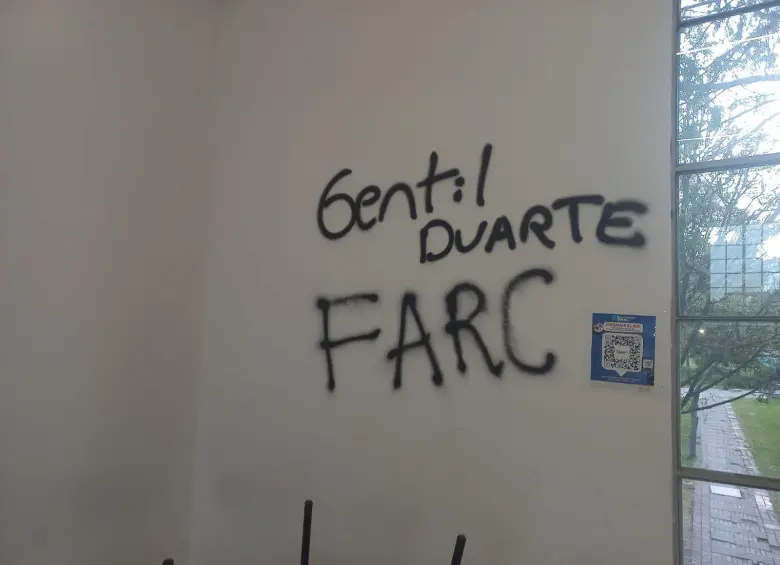 Denuncian aparición de grafitis alusivos a la guerrilla dentro de la Universidad Nacional en Bogotá