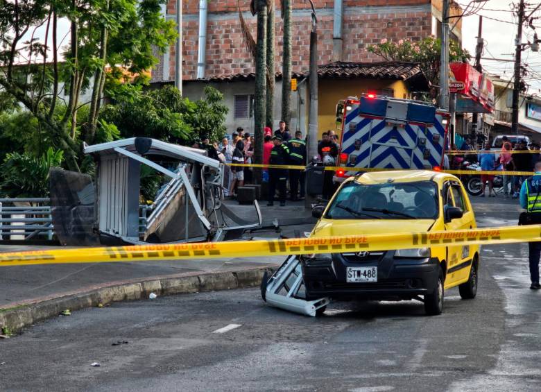 La zona del accidente en el Metrocable fue acordonada por las autoridades. FOTO: ESNEYDER GUTIÉRREZ