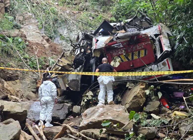 Imagen del accidente ocurrido en Remedios en el que murieron 17 estudiantes. FOTO: Manuel Saldarriaga