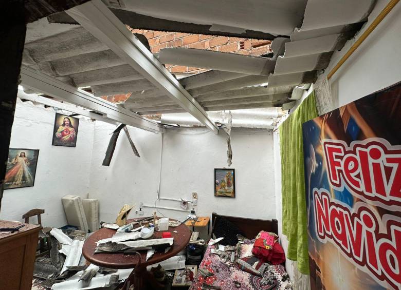 Las autoridades en Rionegro afirmaron que la emergencia se produjo cuando alguien encendió la estufa generando que el combustible acumulado provocara el incendio. FOTO: Cortesía Cuerpo de Bomberos de Rionegro