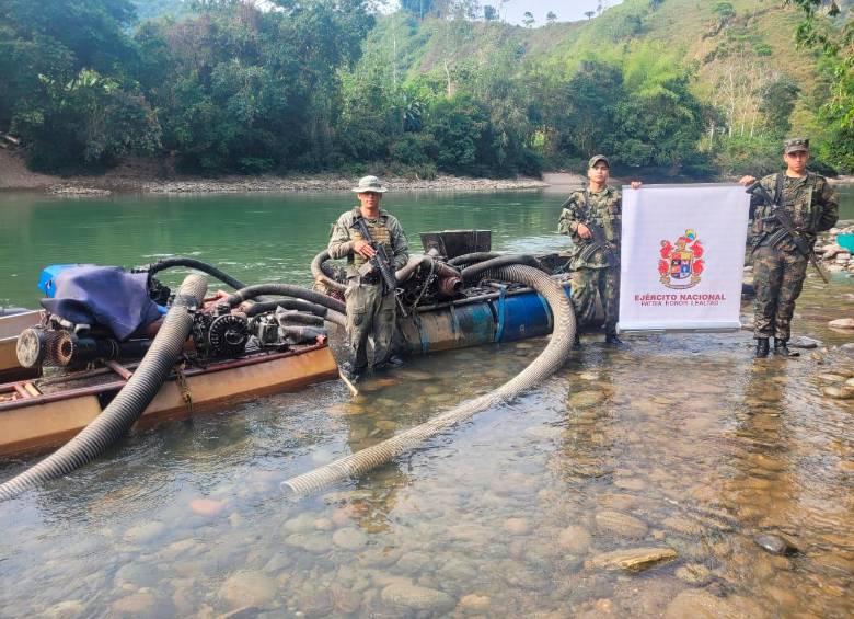 Fuerzas Armadas destruyeron complejo minero ilegal en San Carlos