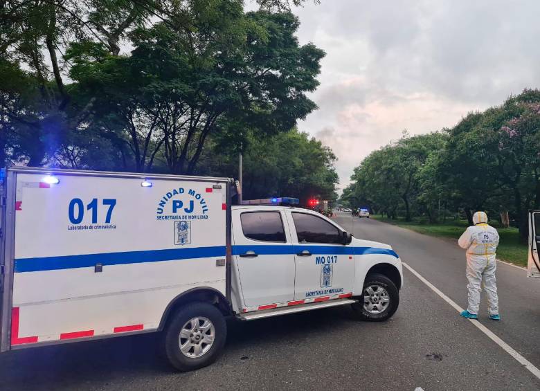 La inspección al lugar de los hechos fue realizada por los técnicos judiciales de la Secretaría de Movilidad de Medellín. FOTO: CORTESÍA.