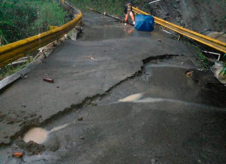 La carretera viene deteriorándose con el tiempo y la alcaldía no asume las obras que la comunidad espera. FOTO CORTESÍA