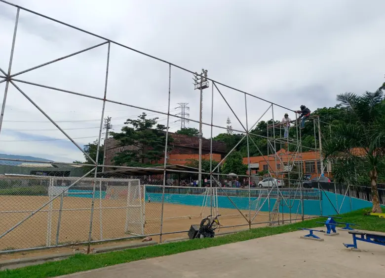En la cancha del Salado de San Javier se realizará el partido de fútbol el domingo. FOTO ARCHIVO EL COLOMBIANO