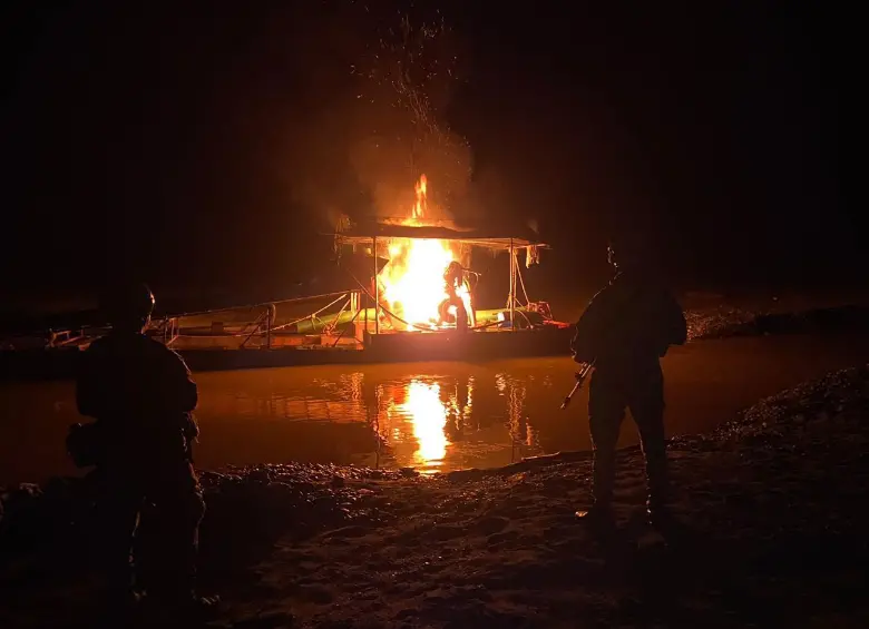 El Ejército indicó que con la destrucción de estos equipos se estarían afectando las finanzas del grupo armado en más de $12.000 millones. FOTO: Cortesía Décima Primera Brigada del Ejército Nacional