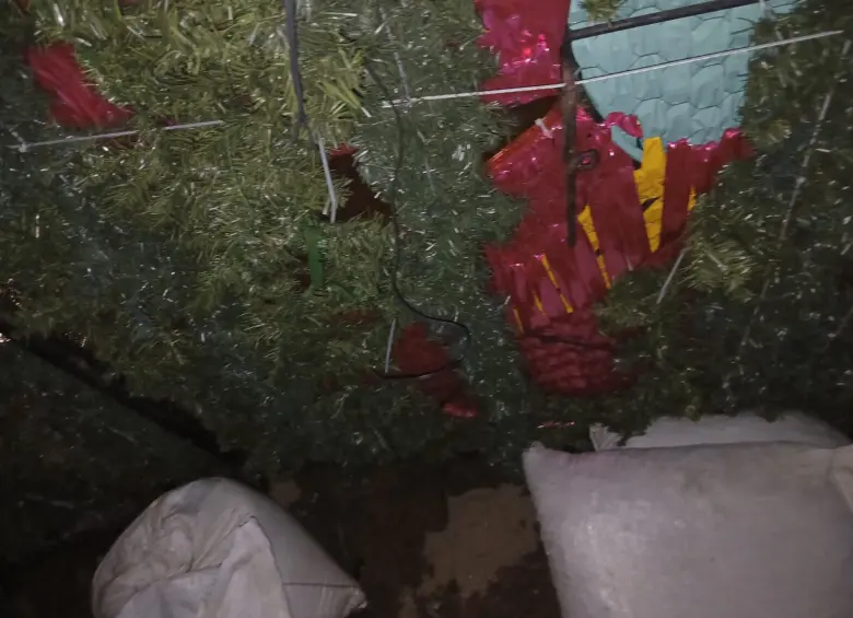 La figura quedó gravemente dañada a raíz de los cortes de la red eléctrica que la conforman. FOTO: Cortesía EPM