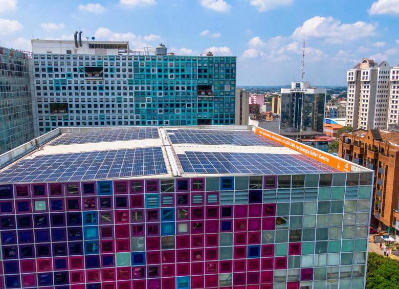 Sistema fotovoltaico instalado por Celsia en el edificio Vida en Cali.