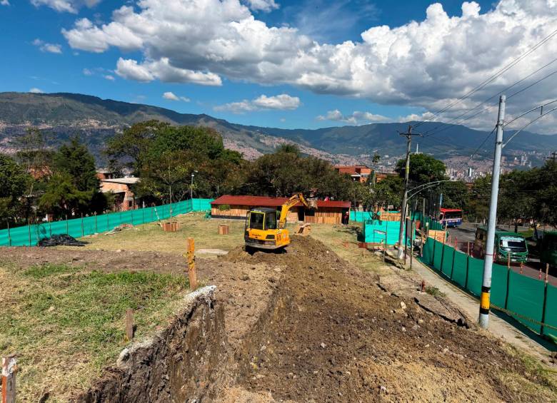 Las primeras obras consisten en la excavación de pilas, remoción de material y los trabajos preliminares. FOTO: CORTESÍA ALCALDÍA