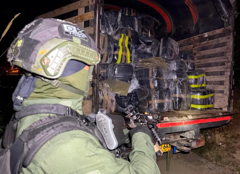 Información de inteligencia indicaba que la droga iba a llegar en un camión a un parqueadero de Aguas Frías. FOTO: POLICÍA