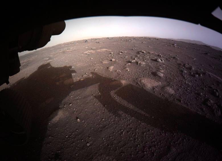 Primera foto en color y de alta resolución enviada por Perseverance desde el planeta rojo. FOTO NASA/EFE