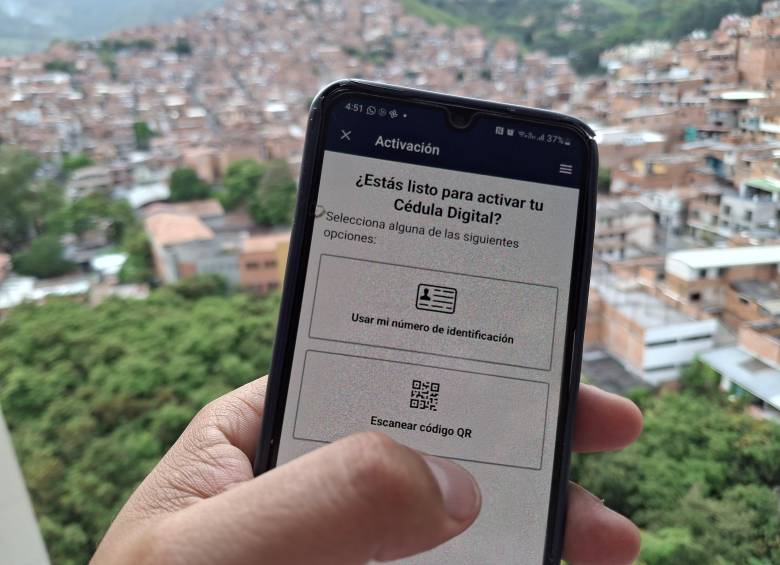 La Cédula digital es una de las exepciones para el uso del celular en el lugar de votación. Foto: Mauricio Palacio Betancur. 