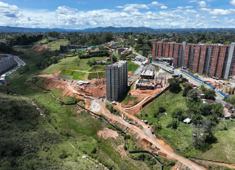 Uno de los grandes desafíos de la vivienda en Medellín y el Oriente es el alto costo del suelo, que encarece la construcción y amenaza con trasladar el sobrecosto al comprador final.
