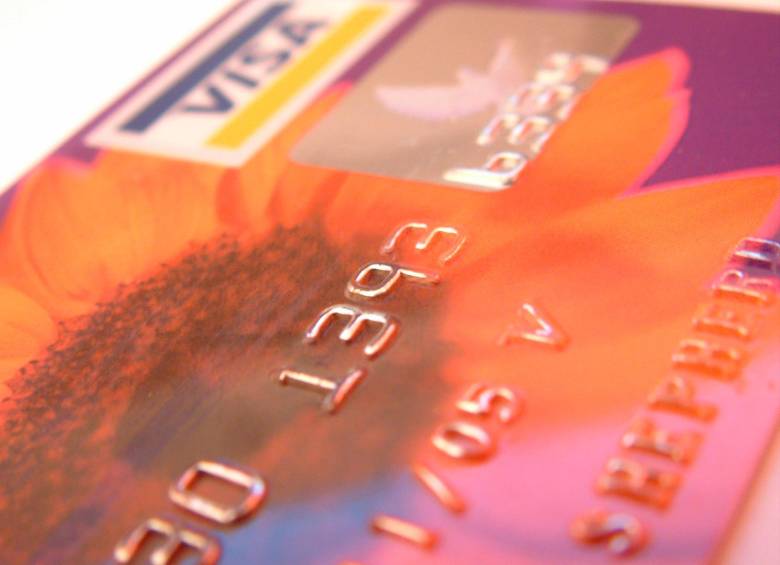 Si calculó mal la cuota mensual de una tarjeta de crédito, es posible solicitar que los pagos sean rediferidos para pagar una cuota menor. FOTO archivo