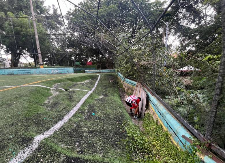 ¿Cuánto demora arreglar las canchas que Quintero dejó manga por hombro?