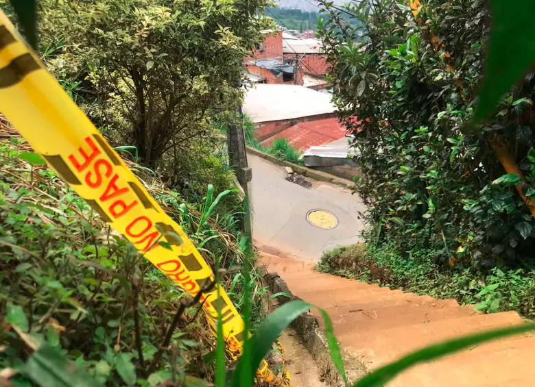 En este punto del barrio La Cruz, cuando estaba cargando unos bultos de cemento, asesinaron a Alexánder Navales Toro, de 32 años. FOTO: LAURA ROSA JIMÉNEZ VALENCIA