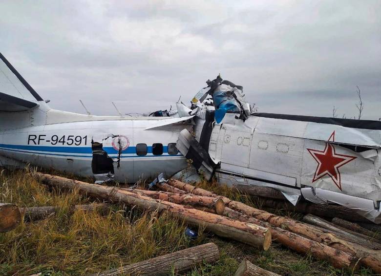 El avión se estrelló en la localidad de Menzelinsk, este de Rusia. Foto: EFE.