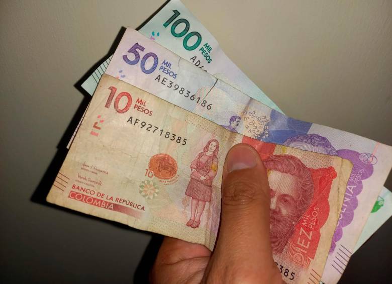 El salario mínimo en Colombia para 2024 quedó en $1.300.000. FOTO MAURICIO PALACIO