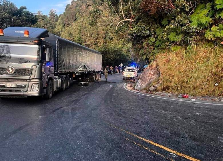 El siniestro ocurrió en la mañana de este 5 de enero sobre la vía que comunica a Bucaramanga con Cúcuta. FOTO CORTESÍA